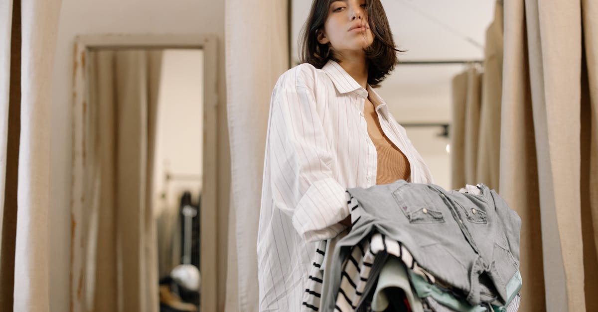 How to Create a Fitted Wardrobe with a Vintage Aesthetic