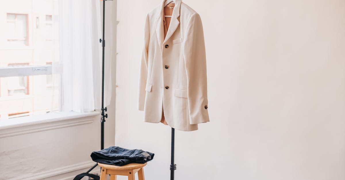 How to Use Fitted Wardrobes to Create a Cozy Ambiance