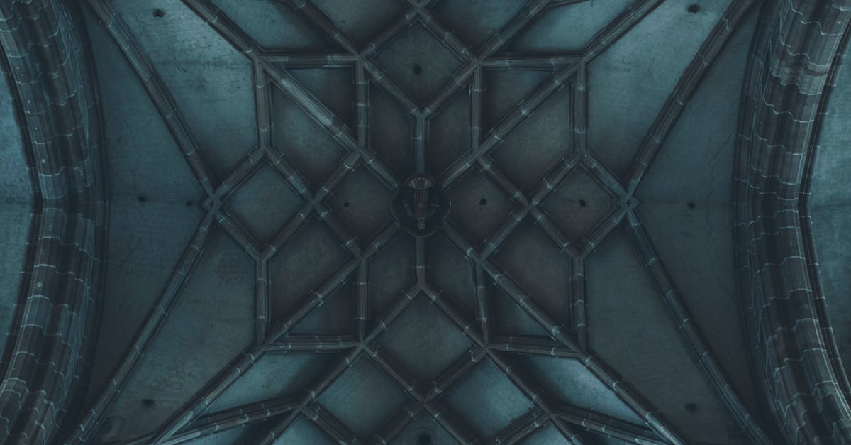 Review of Organizational Tools for Walk-In Wardrobes