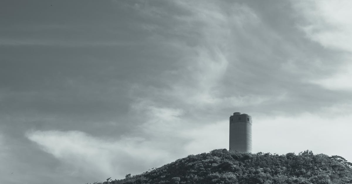 Round-Up on Managing Seasonal Clothing in Your Walk-In Wardrobe