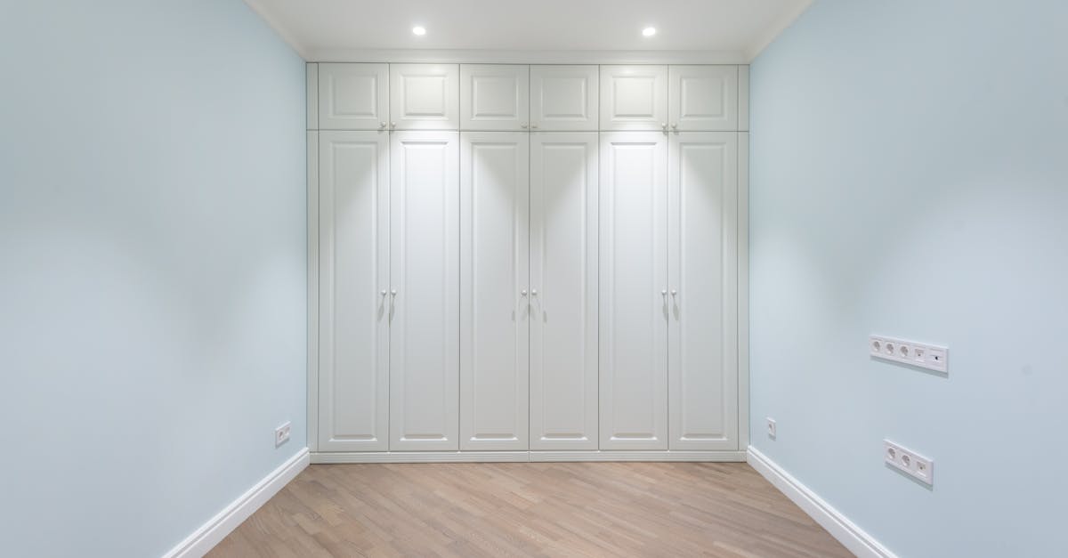 What are the Must-Have Features in a Walk-In Wardrobe