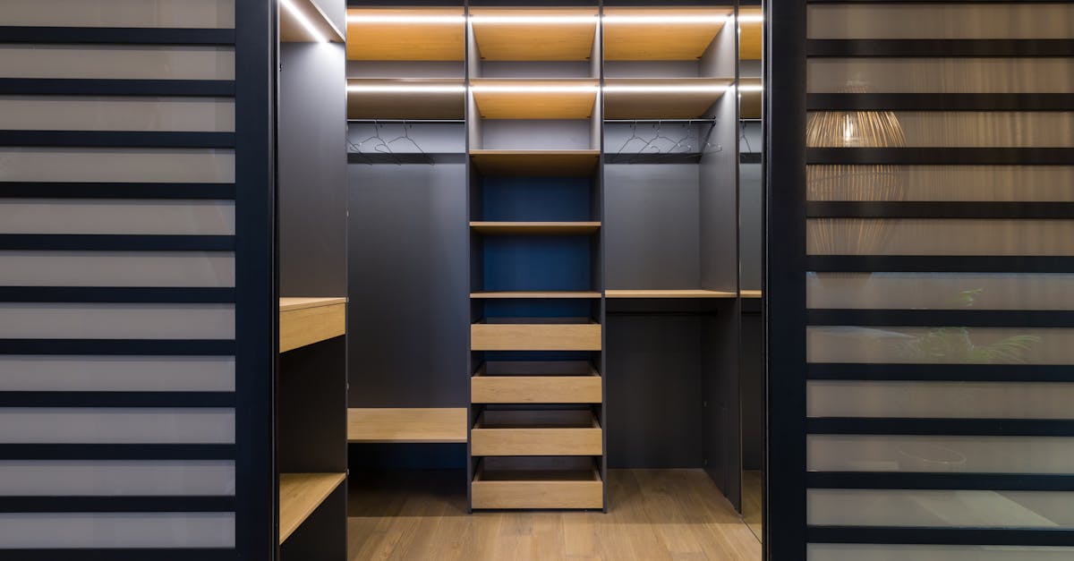 What Colours Work Best in a Walk-In Wardrobe